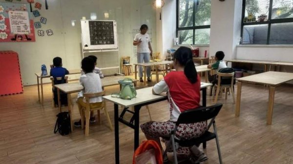 短线股票推荐 人大代表推动暑期少儿托管，居民说：“明年还来邻里暑托探索营！”
